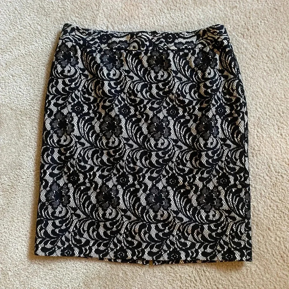 Worthington Dresses & Skirts - Worthington black and tan lace skirt size 8